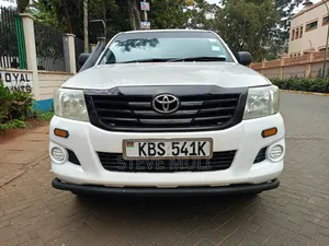 Toyota Hilux 2013 White