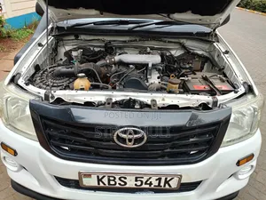 Toyota Hilux 2013 White