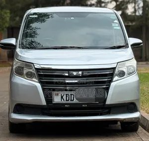 Toyota Noah 2014 Silver