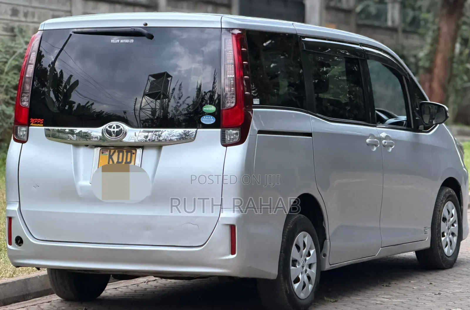 Toyota Noah 2014 Silver