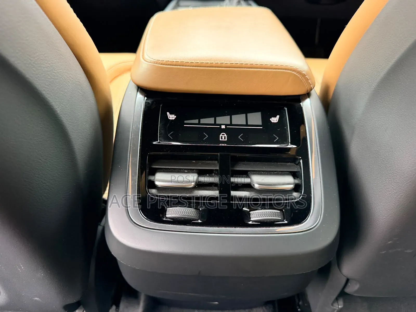 Volvo XC60 2019 Gray