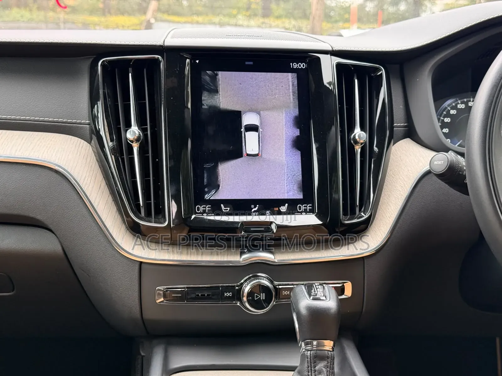 Volvo XC60 2019 Gray