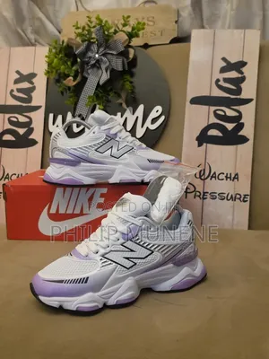 Brand newSneakers