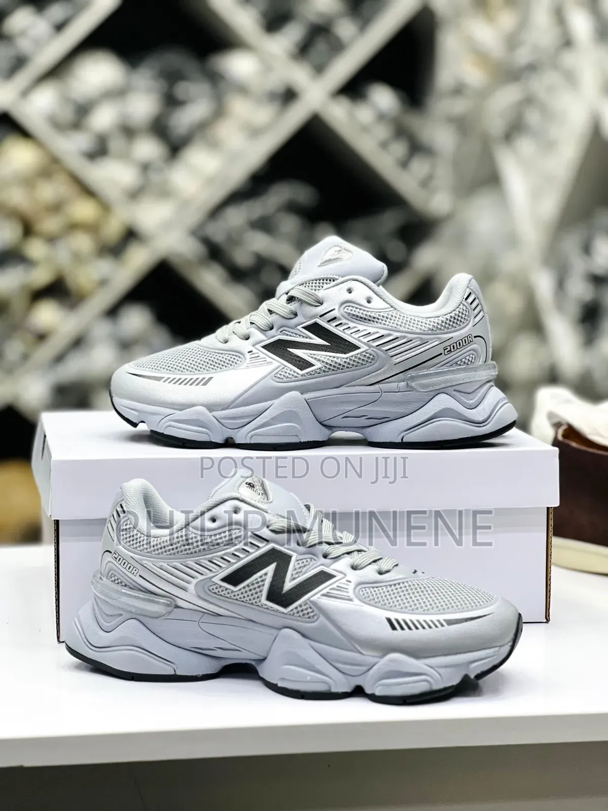 Brand newSneakers