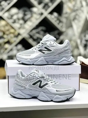 Brand newSneakers