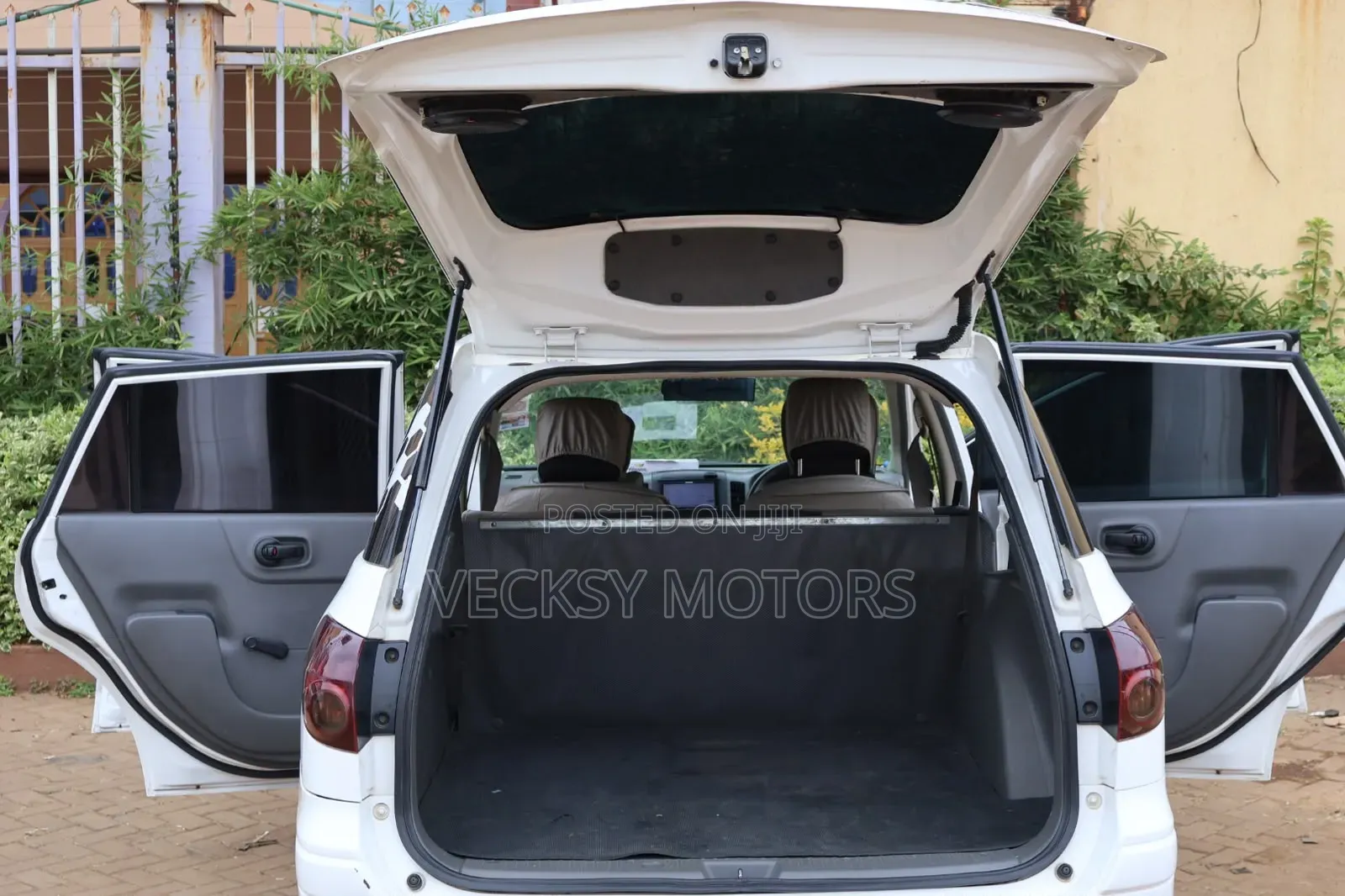 Nissan Advan 2012 White