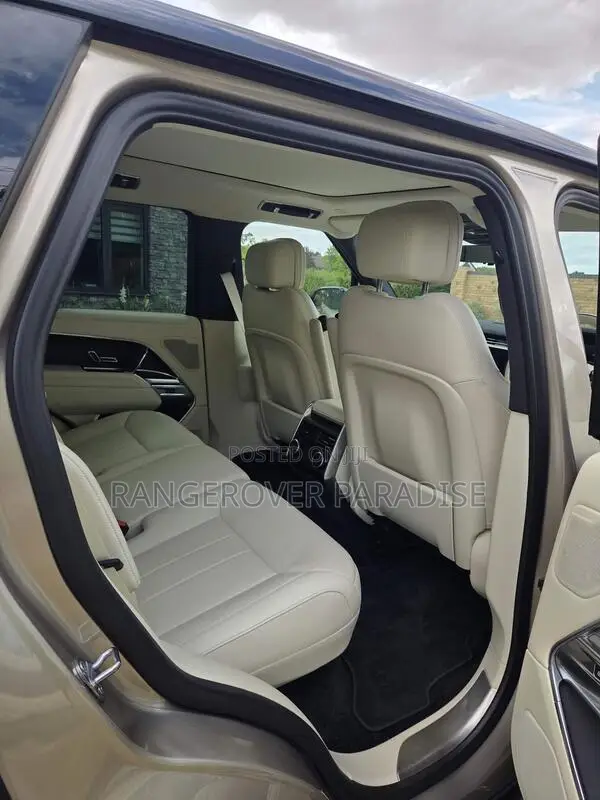Land Rover Range Rover 2023 Gold