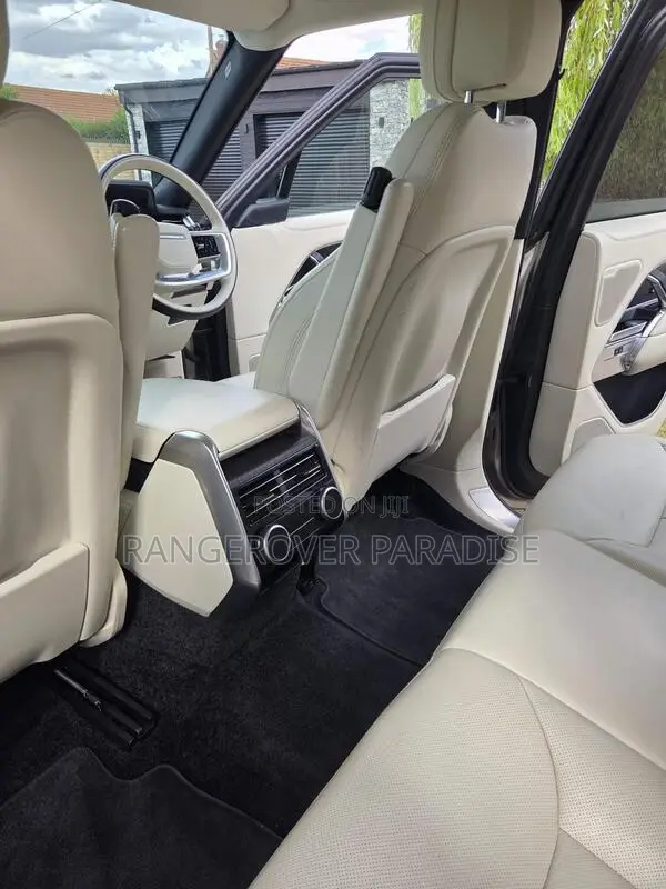 Land Rover Range Rover 2023 Gold
