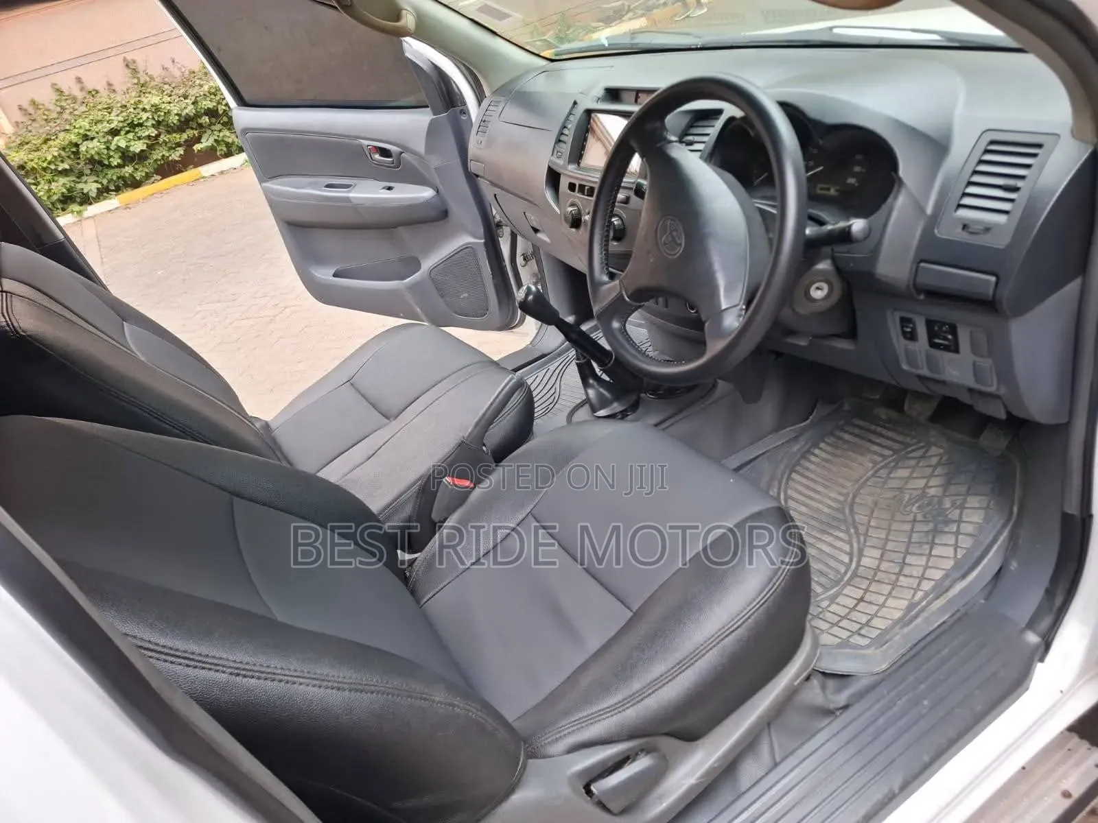 Toyota Hilux 2.5 D-4D 4X4 SRX 2012 Pearl