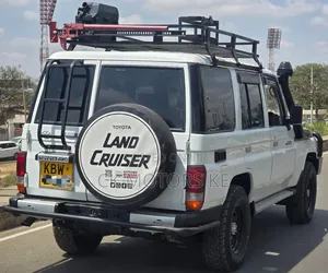 Toyota Land Cruiser 2011 White