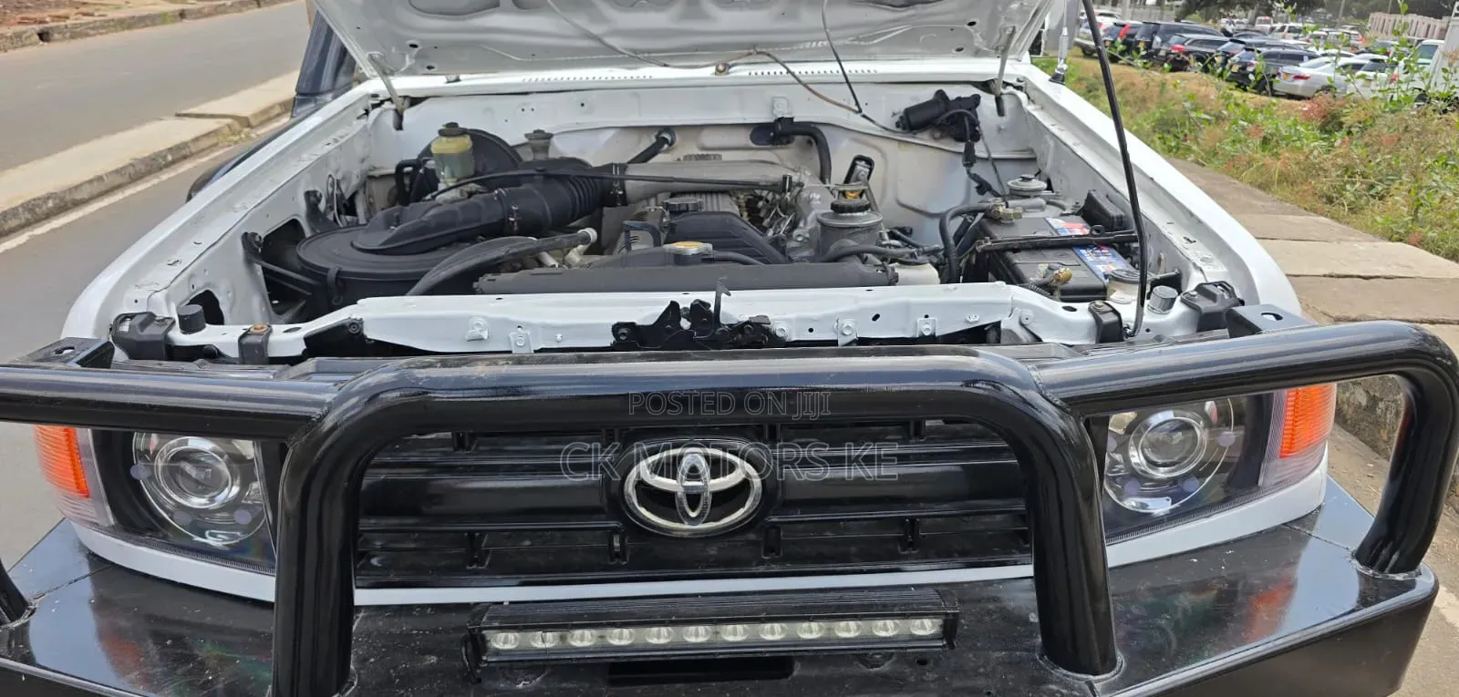 Toyota Land Cruiser 2011 White