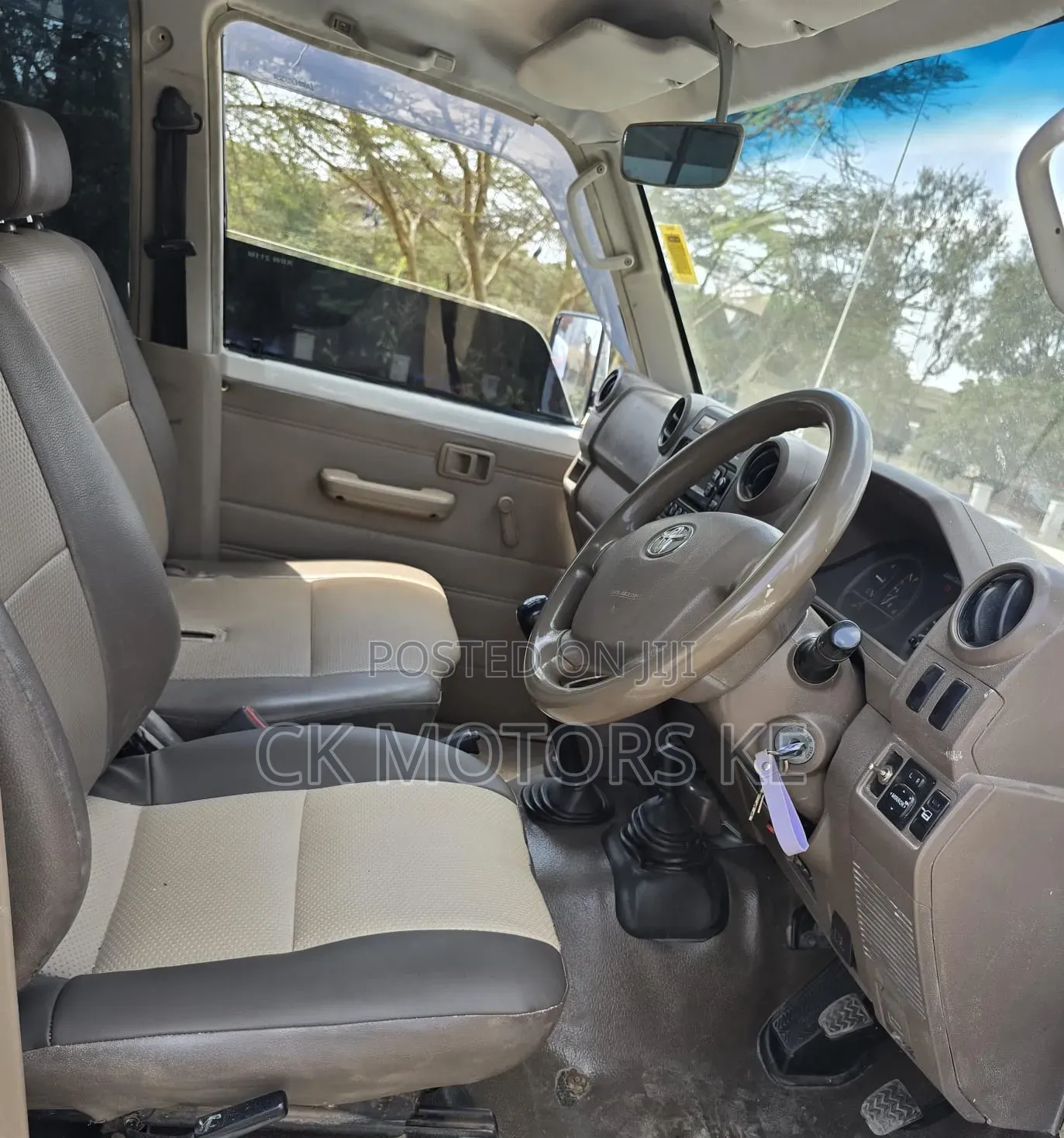 Toyota Land Cruiser 2011 White