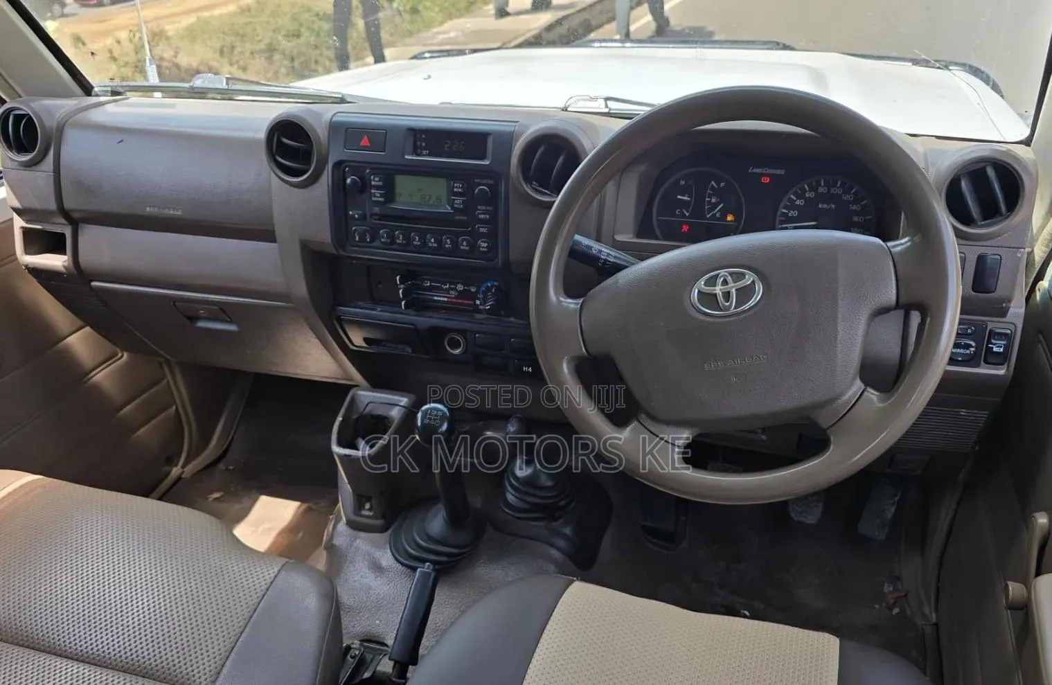 Toyota Land Cruiser 2011 White