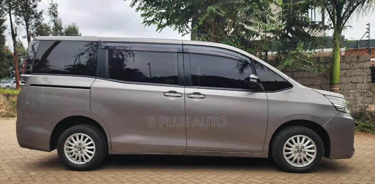 Toyota Voxy 2018 Gray