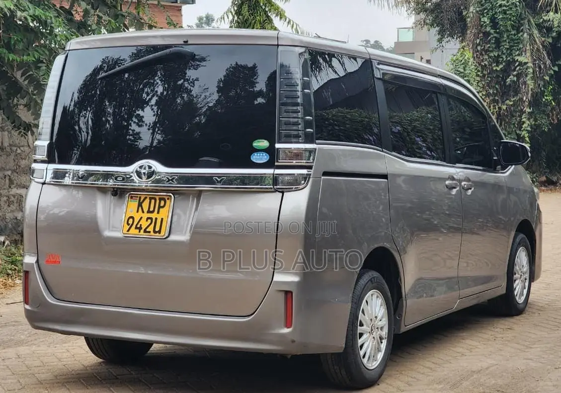 Toyota Voxy 2018 Gray