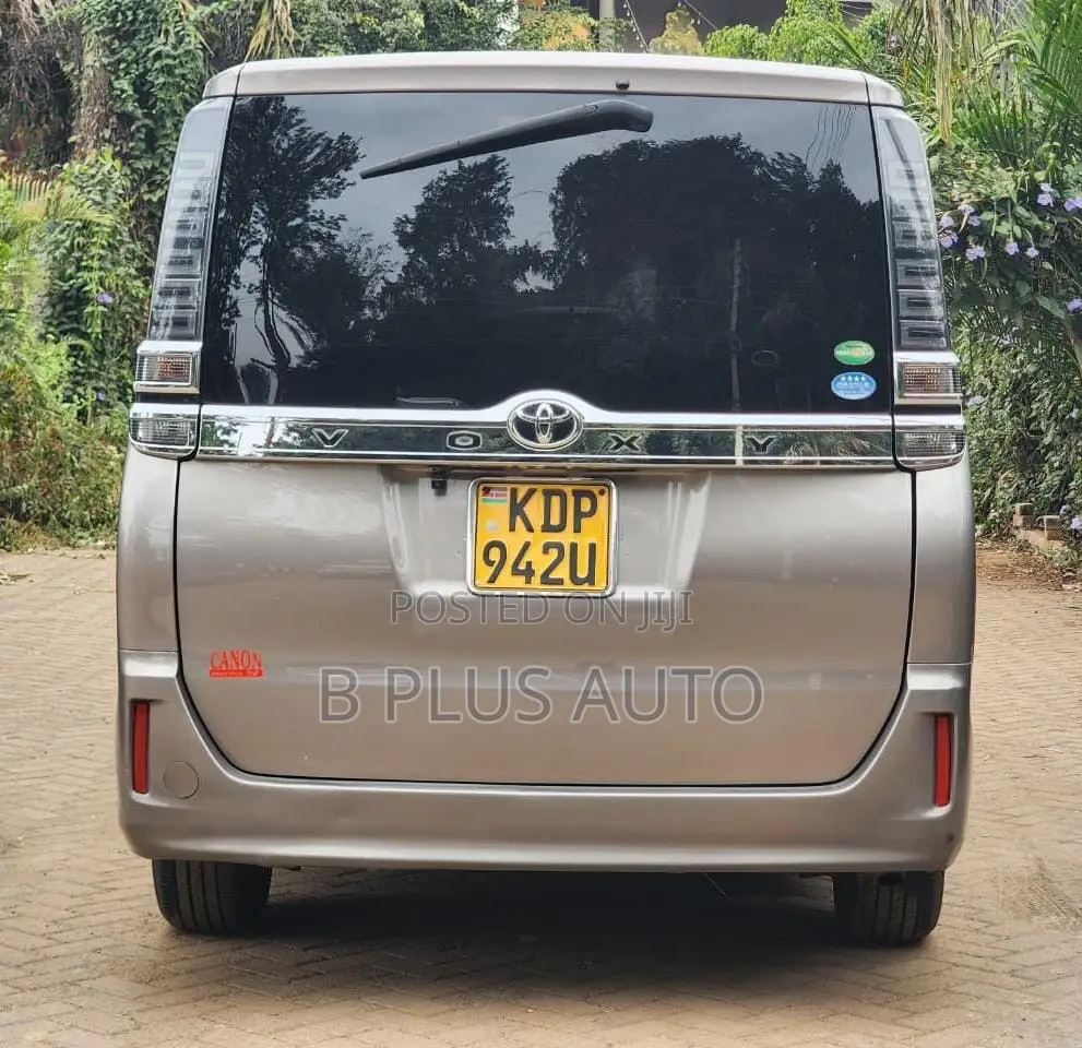 Toyota Voxy 2018 Gray