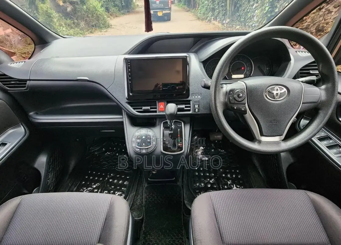 Toyota Voxy 2018 Gray