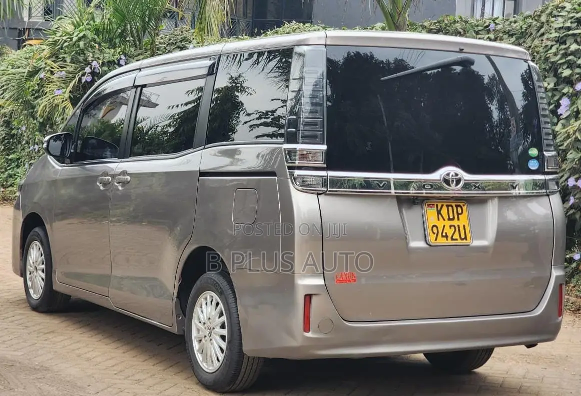 Toyota Voxy 2018 Gray