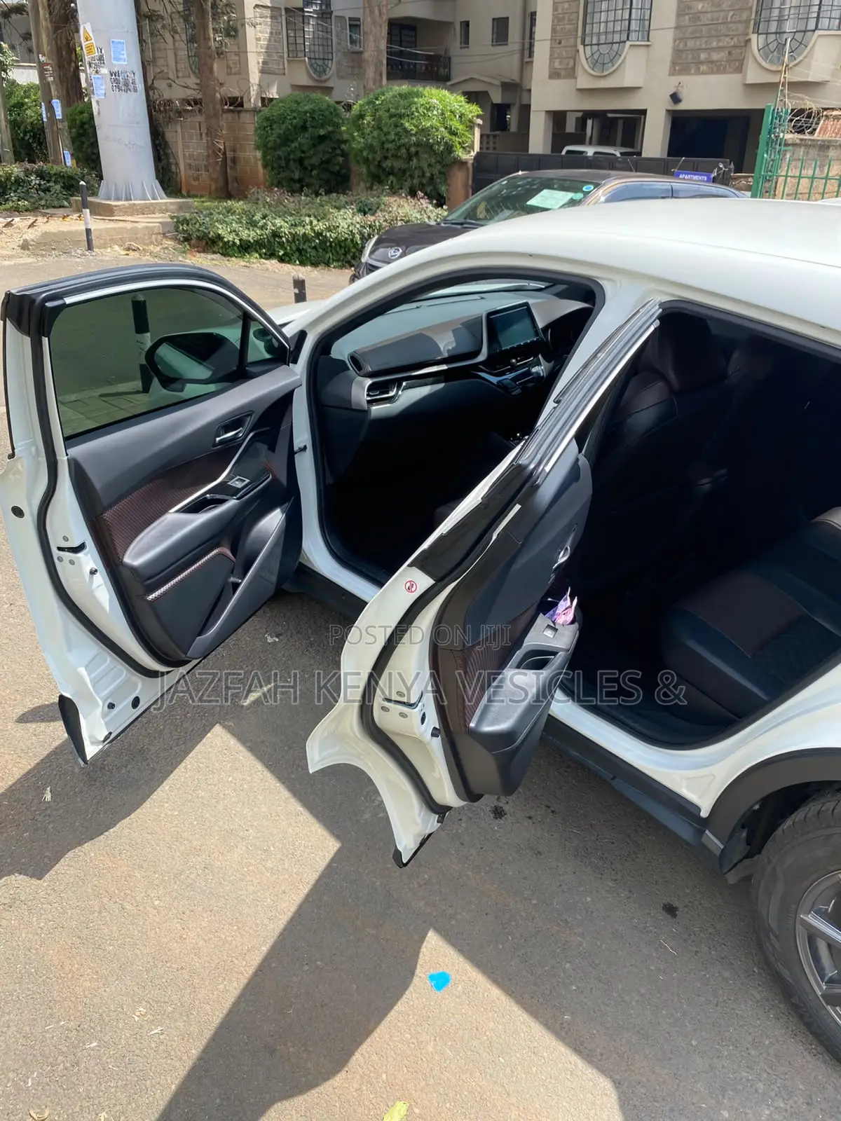 Toyota C-HR XLE Prermium FWD (2.0L 4cyl 2AM) 2018 White