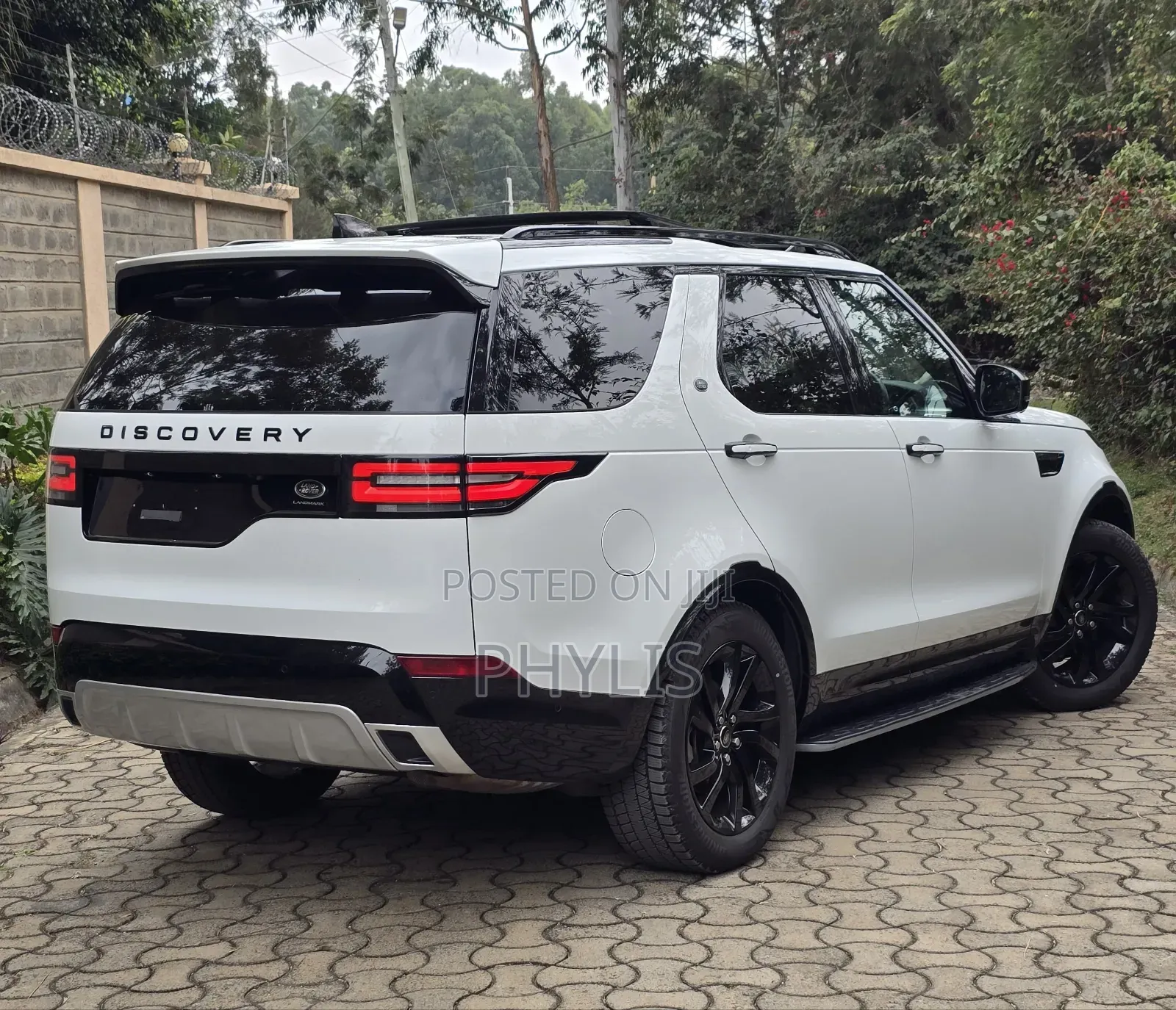 Land Rover Discovery 2019 White
