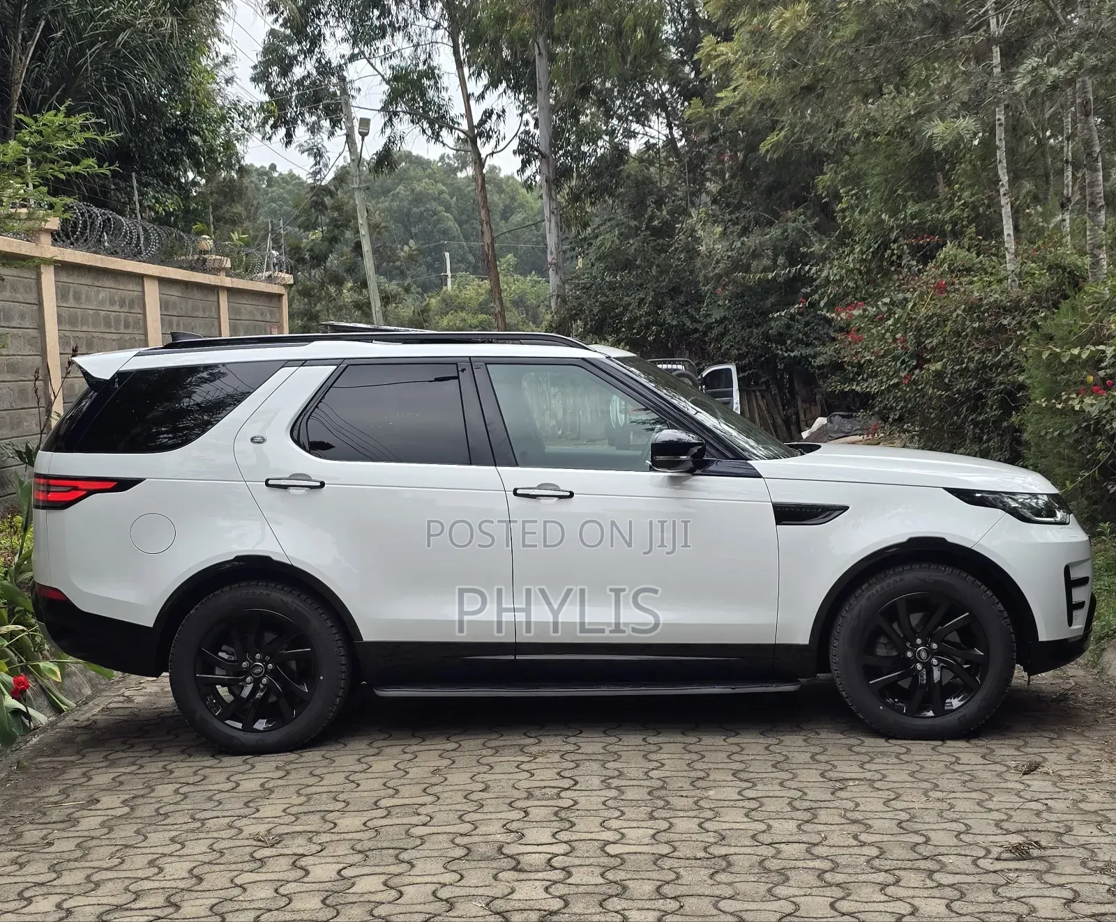 Land Rover Discovery 2019 White
