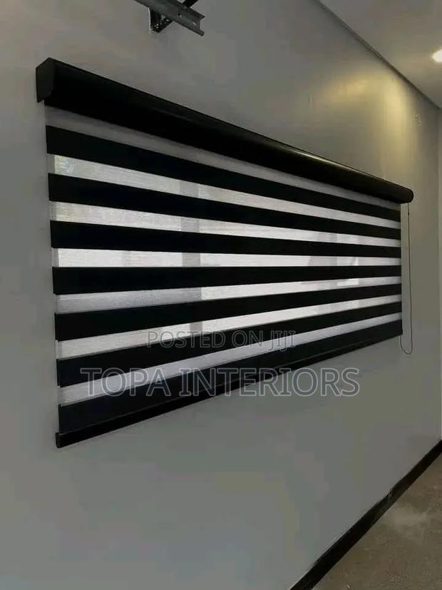 Adjustable Premium Horizontal Home and Office Roller Blinds