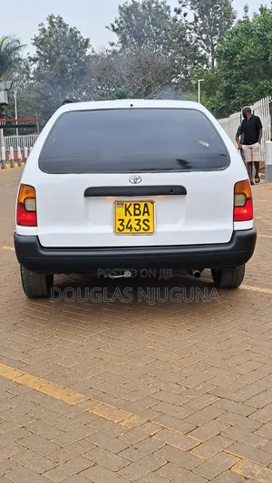 Toyota Corolla 1999 White
