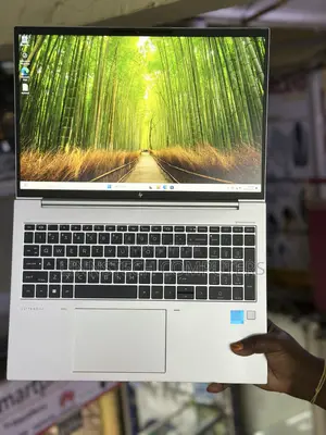 Laptop HP EliteBook 860 G10 16GB Intel Core i5 SSD 256GB