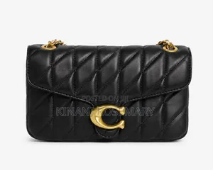 Quilted Chain Shoulder Crossbody Handbag – Black With Red Lip Print
