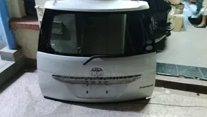 Boot Toyota Isis ANM10W