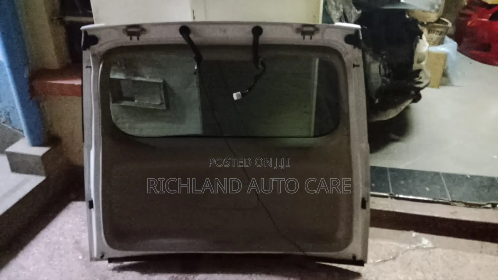 Boot Toyota Isis ANM10W