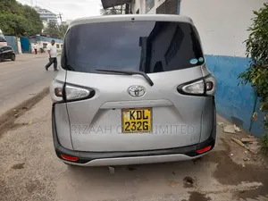Toyota Sienta 2016 Silver