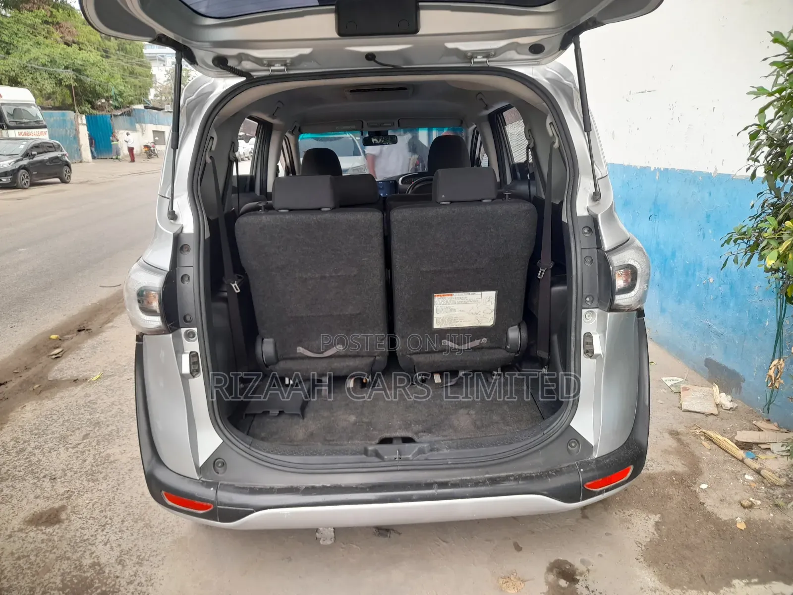 Toyota Sienta 2016 Silver