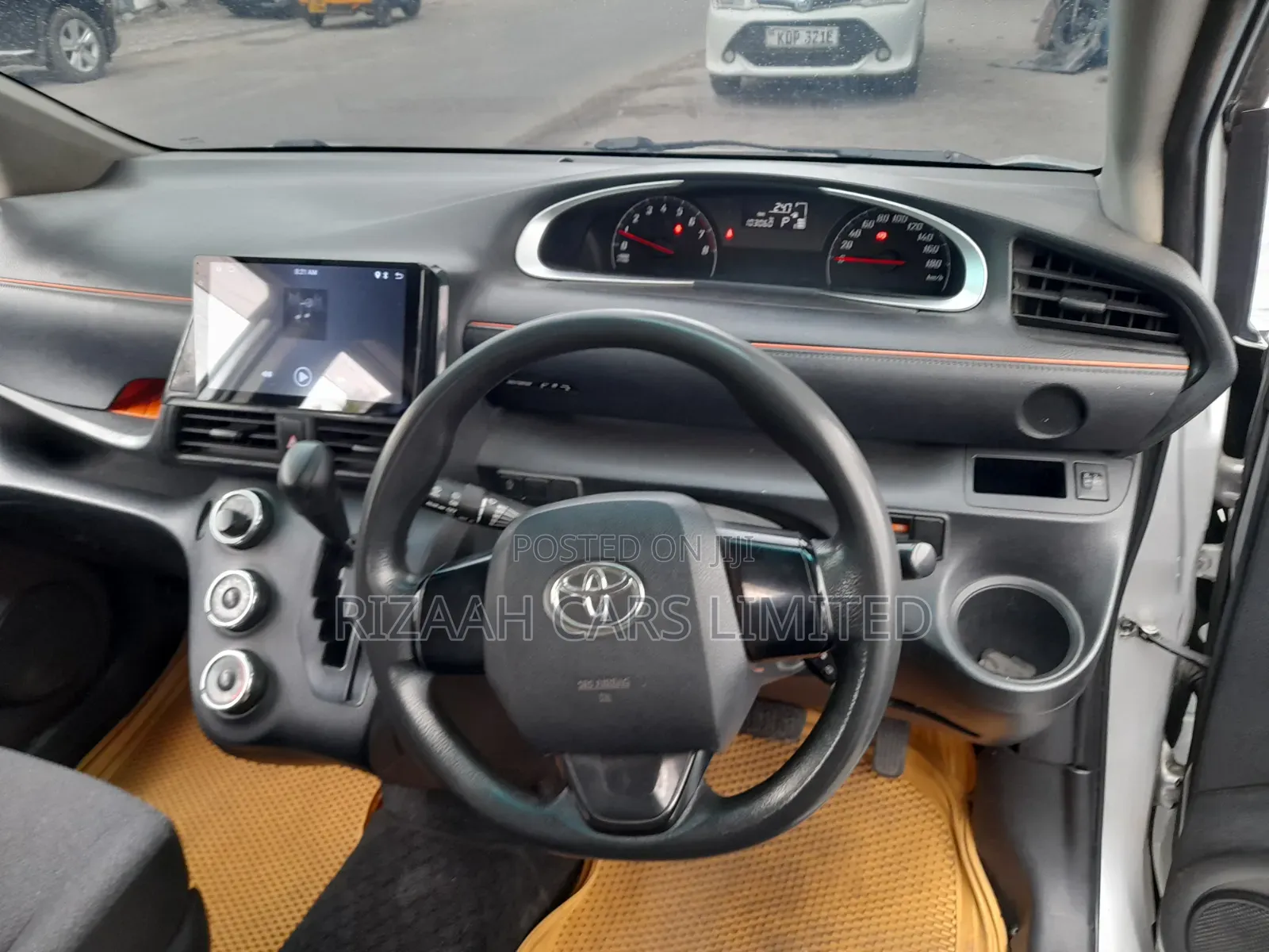 Toyota Sienta 2016 Silver