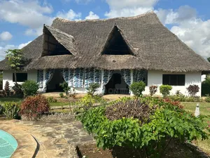 Furnished 4bdrm Villa in Town Centre for sale