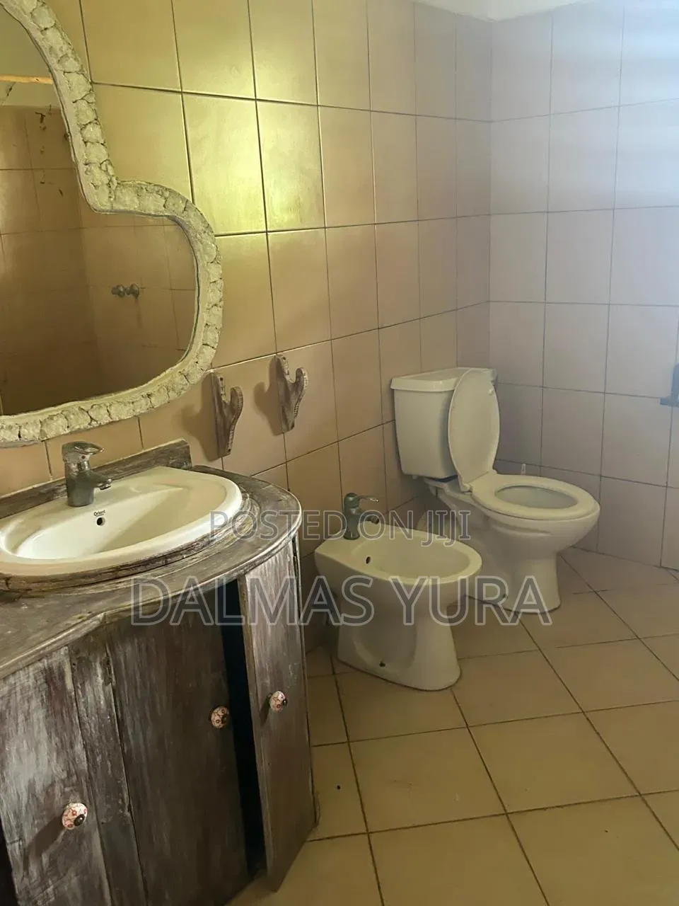 Furnished 4bdrm Villa in Town Centre for sale