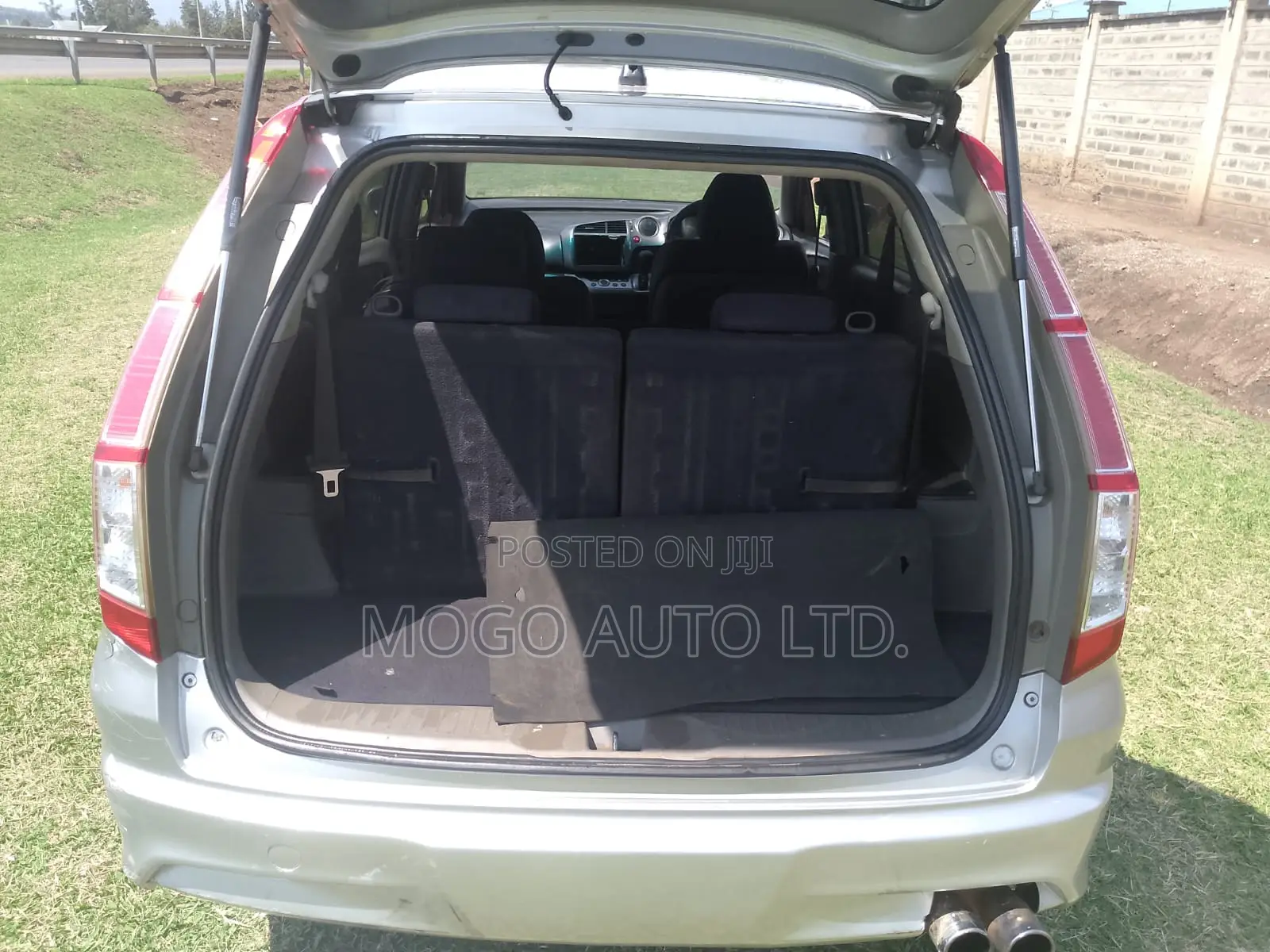 Honda Stream 2011 Silver