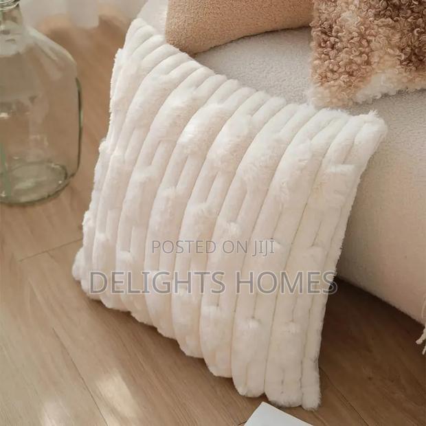 *White Plush Soft Cushion Cover_cu