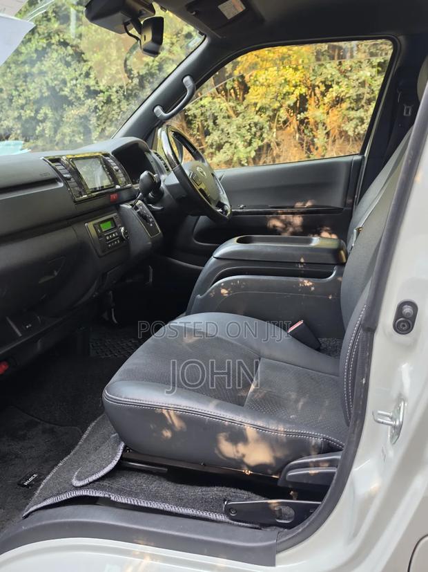 Toyota HiAce 2019 White - thumbnail 11
