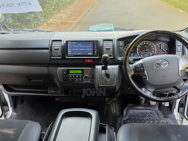 Toyota HiAce 2019 White - thumbnail 19