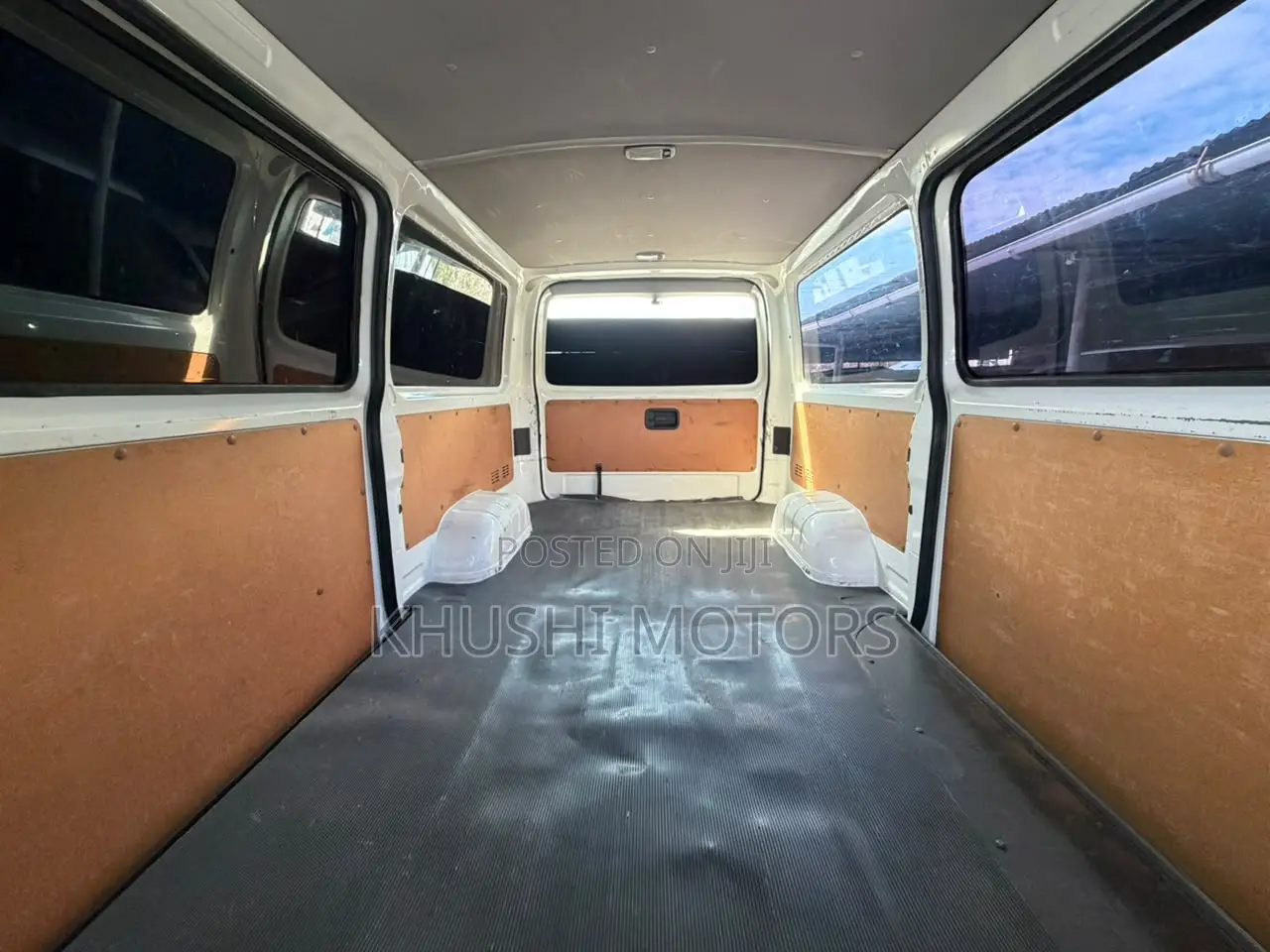 Toyota HiAce 2018 White