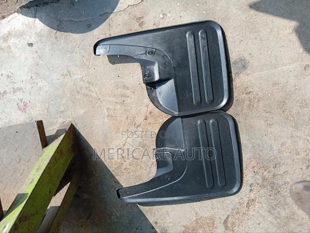 Mudflaps Hilux 2wd - thumbnail 2