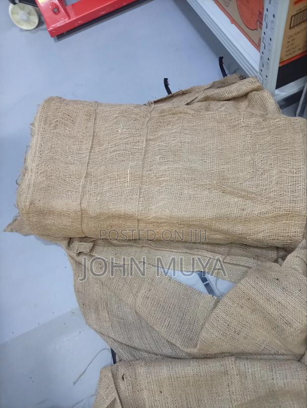 Quality Hessian Cloth for Decorations - thumbnail 2