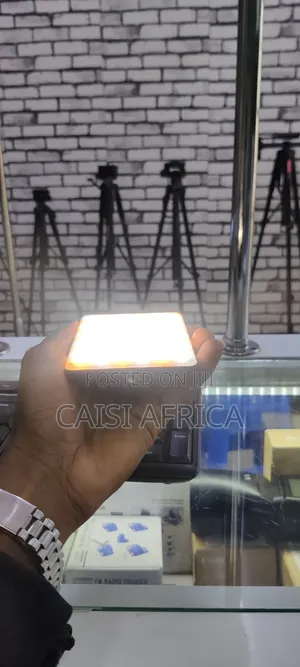 Caisi Rechargeable Selfie LED Clip Light – Adjustable Color Temp