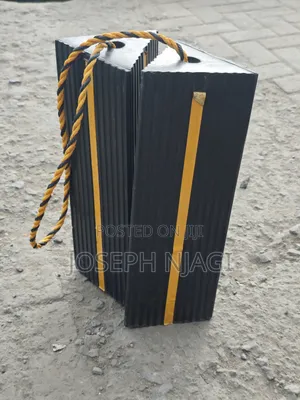Rubber Wheels Chocks in Stock