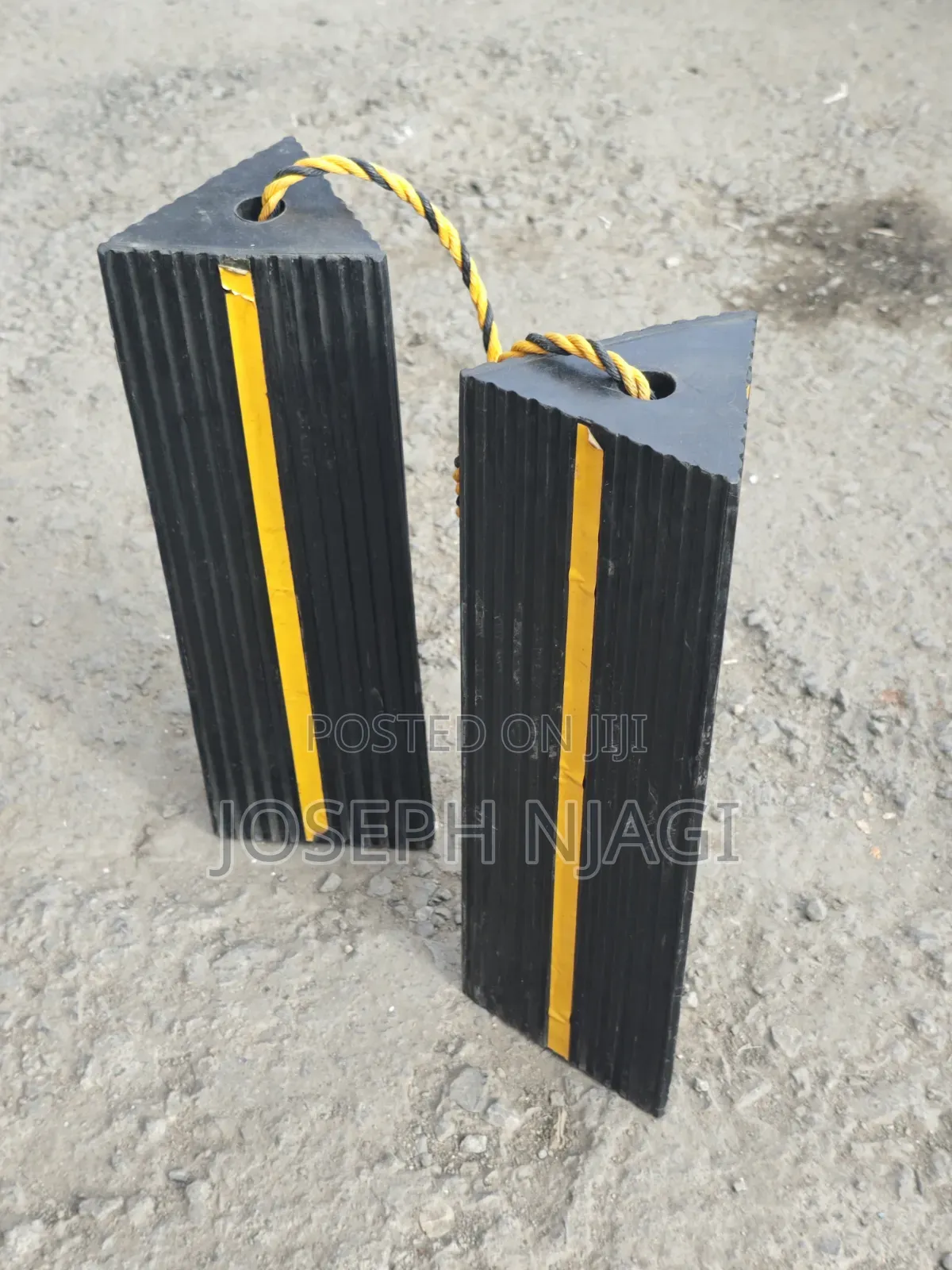 Rubber Wheels Chocks in Stock