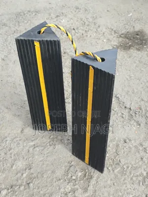 Rubber Wheels Chocks in Stock