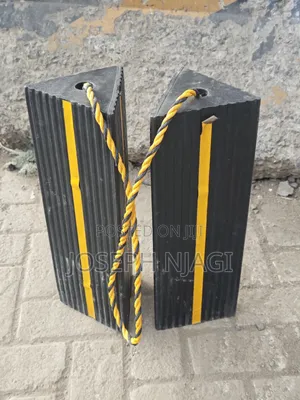 Rubber Wheels Chocks in Stock