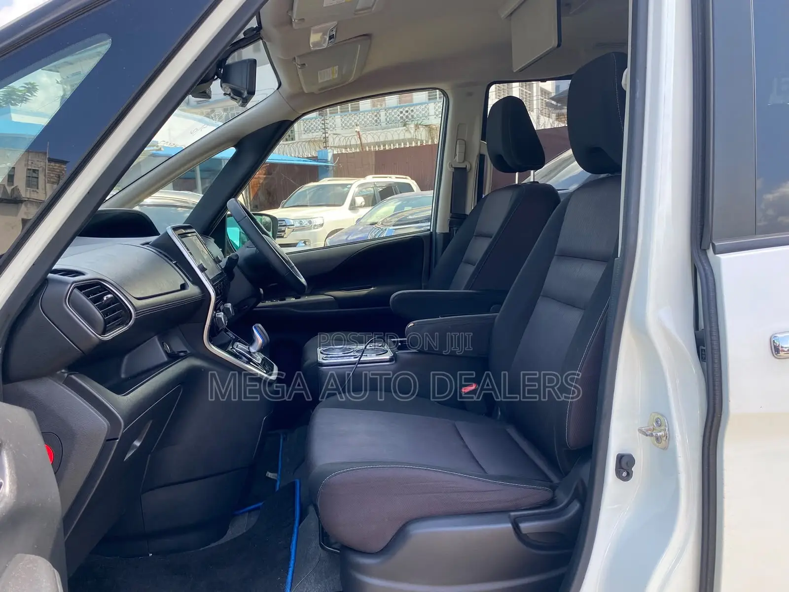 Nissan Serena 2019 White