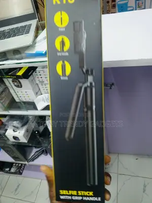 R16 Extendable Selfie Stick for iPhone Android Phones